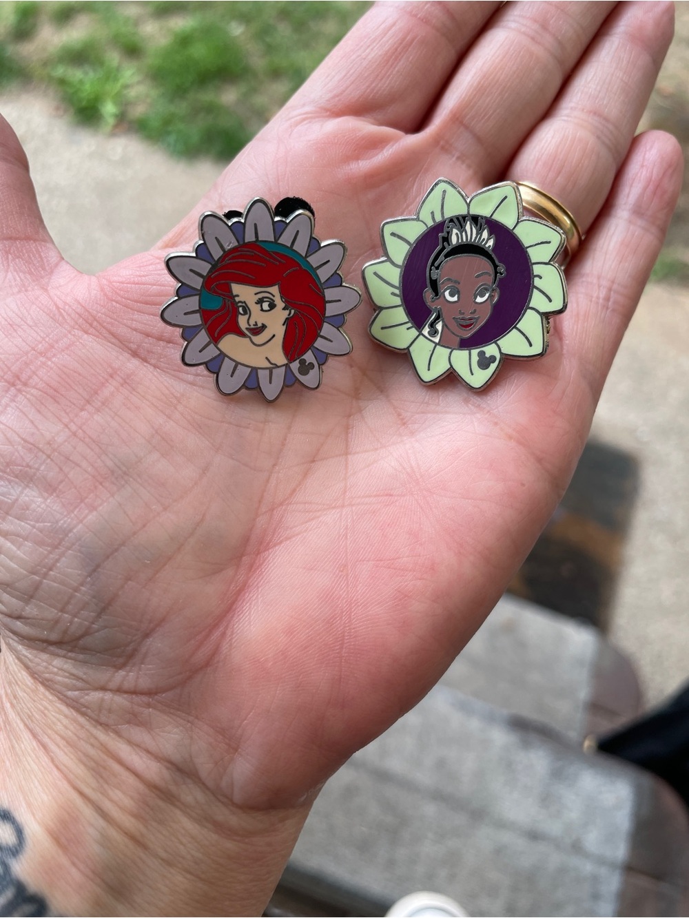 Disney 2011 Hidden Mickey Princess Flowers Ariel & Tiana Pins